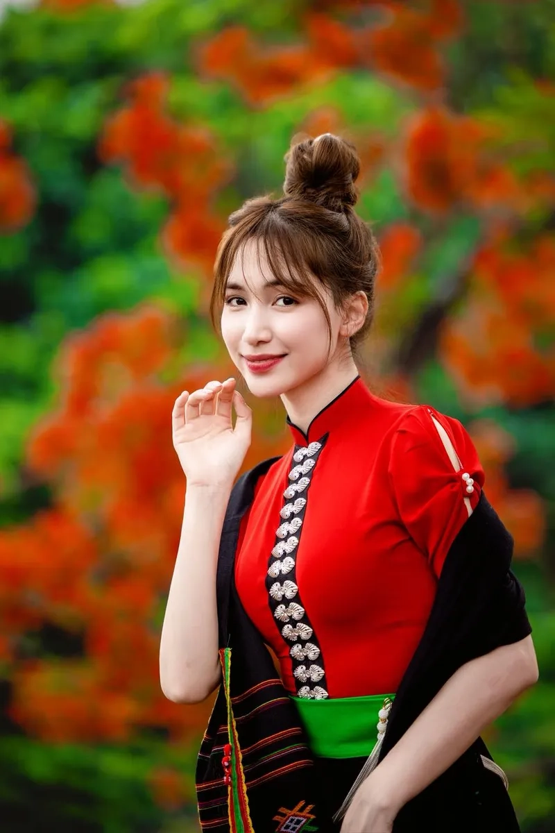 Hoà Minzy Tết ơi Tết à khuấy động không khí xuân