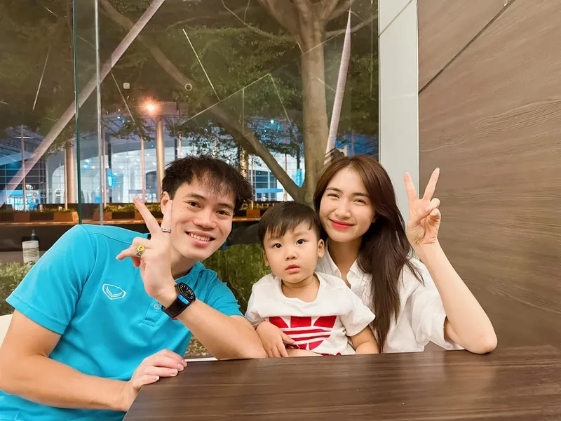 Văn Toàn và Hoà Minzy và câu chuyện tình gây sốt