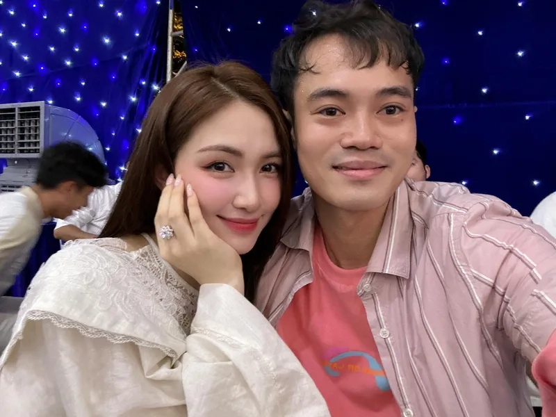 Hoà Minzy yêu Văn Toàn làm fan xôn xao mạng xã hội