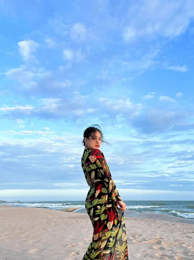 Bánh Trôi Nước remix sôi động qua ảnh Hoàng Thùy Linh