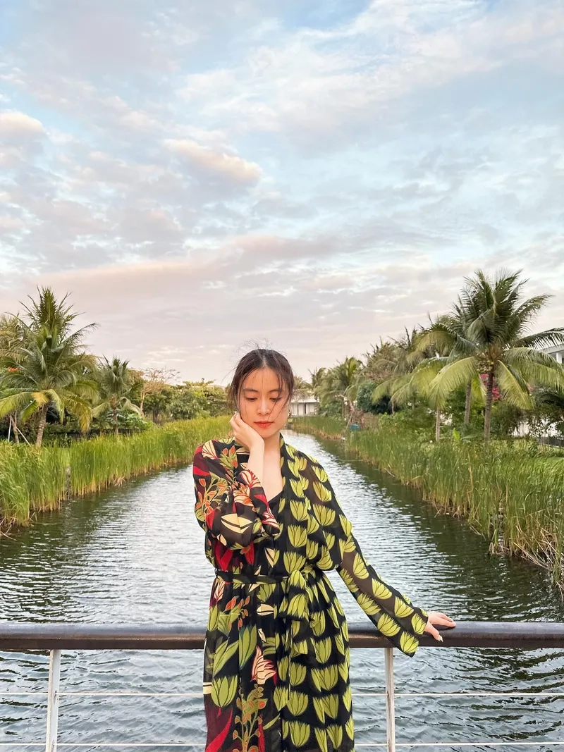 Hoàng Thùy Linh Bánh Trôi Nước ngọt ngào qua ảnh thơ