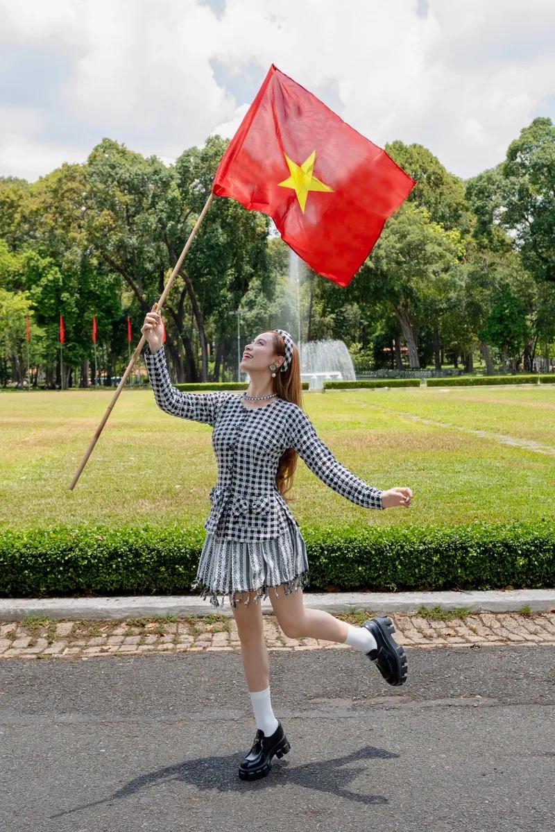 Ảnh Hoàng Thùy Linh tỏa sáng qua khoảnh khắc đời thường