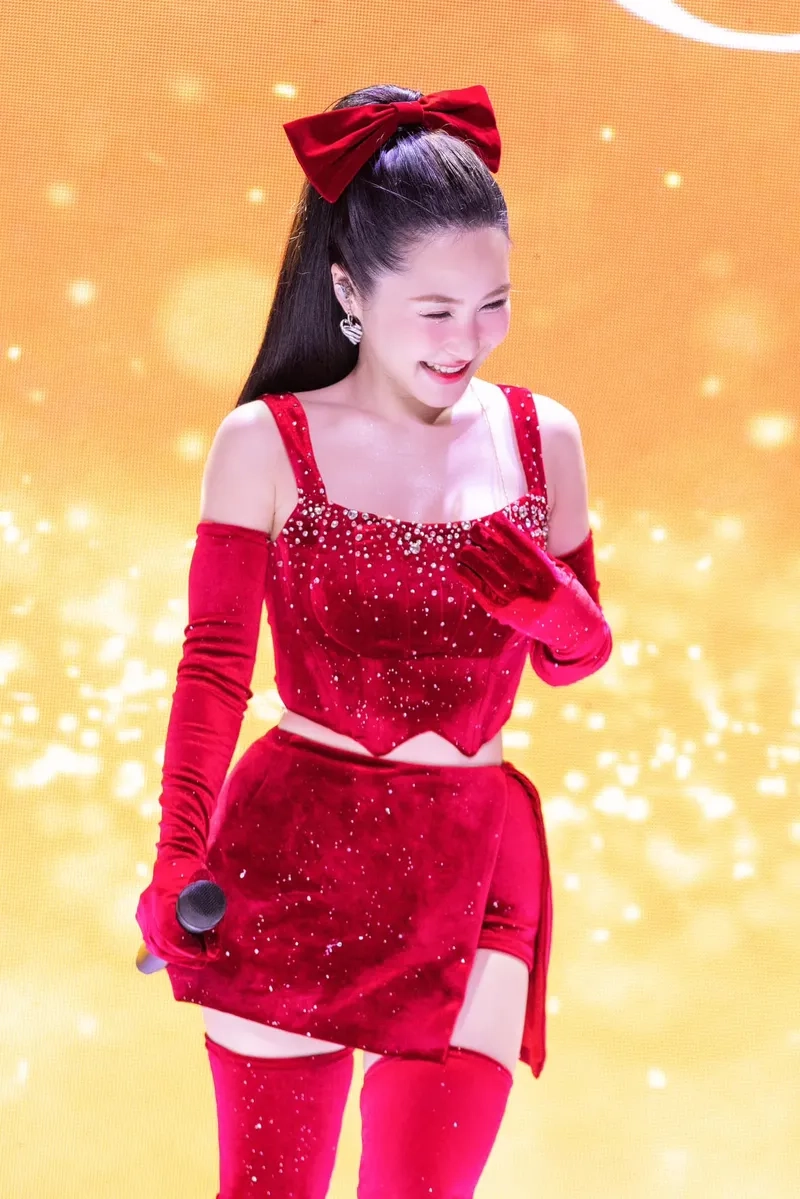 Ca sĩ Hương Tràm sinh năm bao nhiêu và bí mật tuổi trẻ