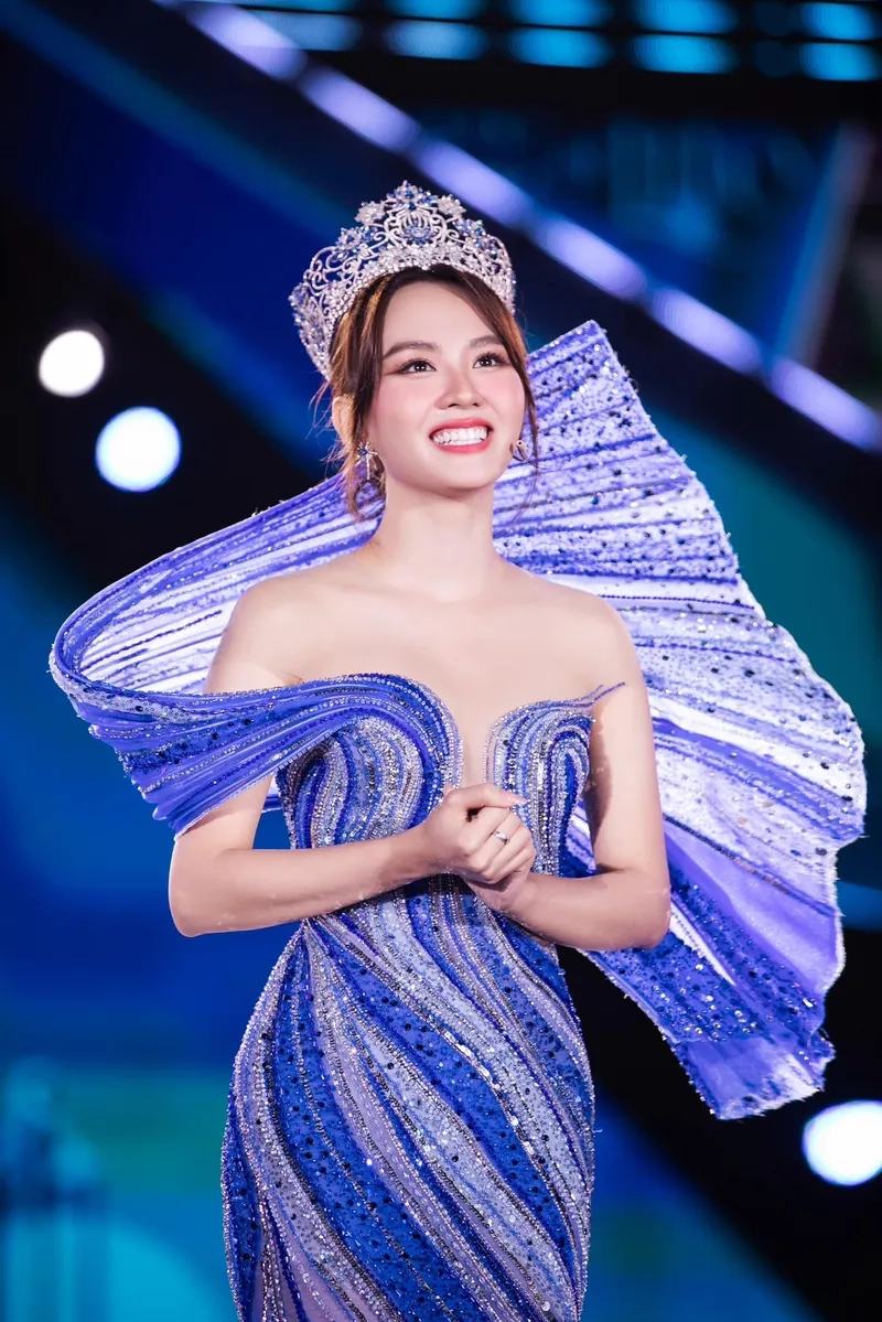 Huỳnh Nguyễn Mai Phương chiều cao nổi bật trong ảnh thời trang