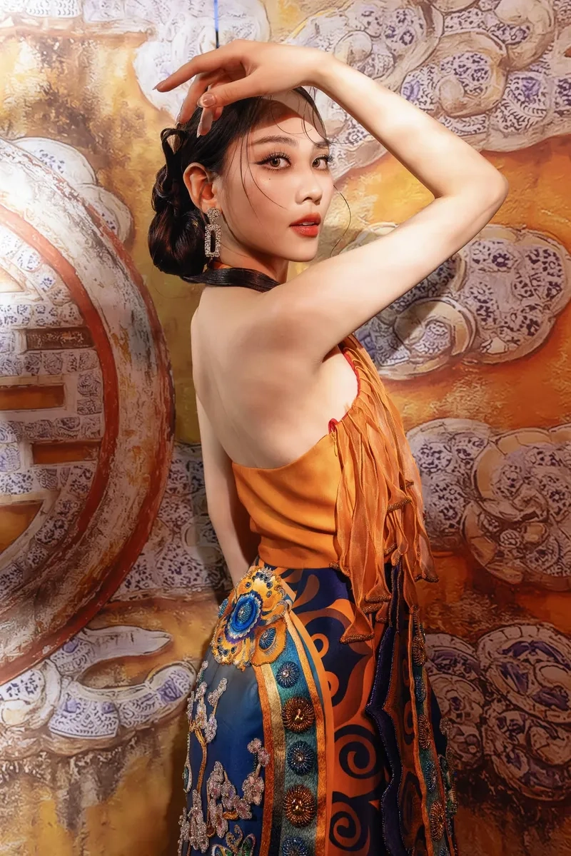 Huỳnh Nguyễn Mai Phương chiều cao cân nặng qua ảnh dáng chuẩn