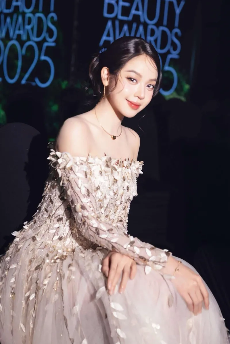 Huỳnh Thị Thanh Thủy instagram với những bức ảnh đẹp mê hồn