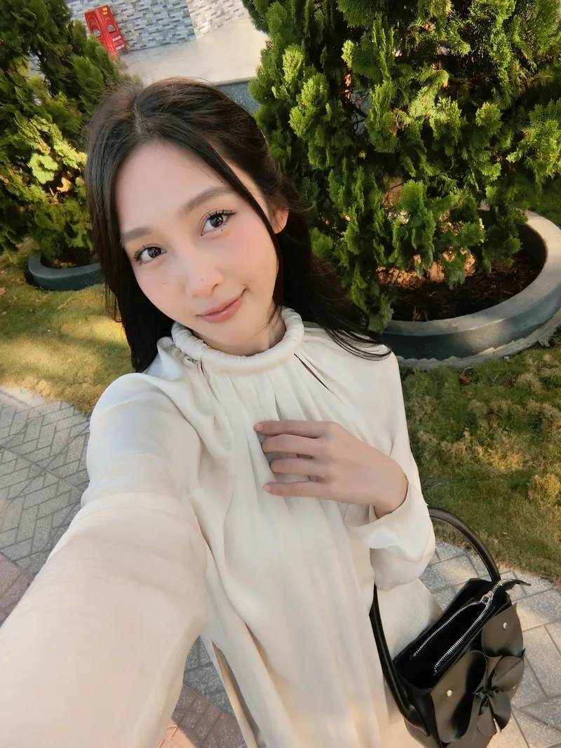 Juky San Phải chăng em đã yêu lyrics trong ảnh lyric đẹp