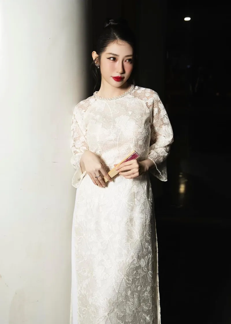 Khám phá các bài hát trong Khổng Tú Quỳnh qua các album