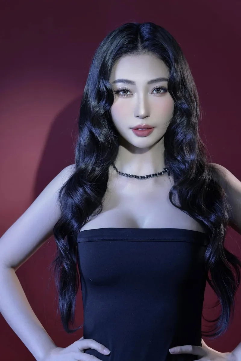 Xem Khổng Tú Quỳnh livestream để gần gũi hơn với idol