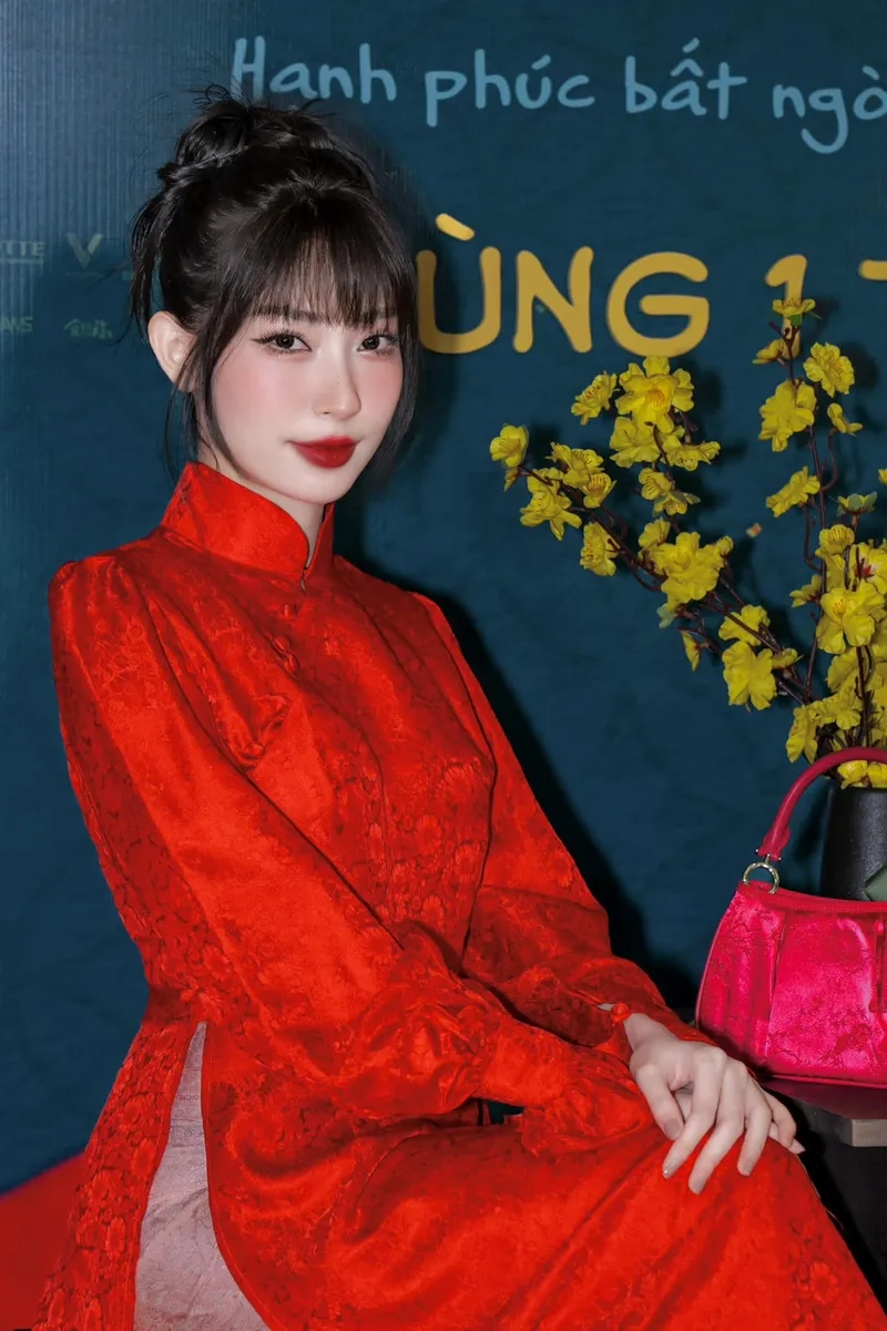 Hình ảnh Khổng Tú Quỳnh lung linh qua các giai đoạn