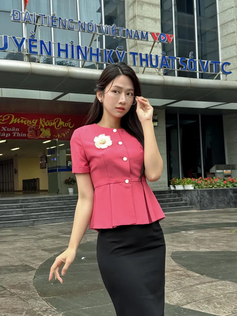 Lê Bống bị cắt sóng và bài học thay đổi hình ảnh bản thân