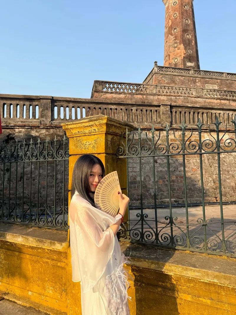 Khám phá IG Linh Ka với những bức ảnh triệu like