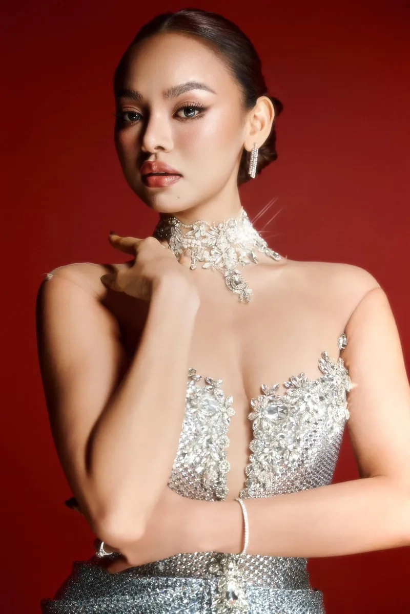 Mai Ngô sinh năm bao nhiêu qua ảnh phong cách trẻ trung