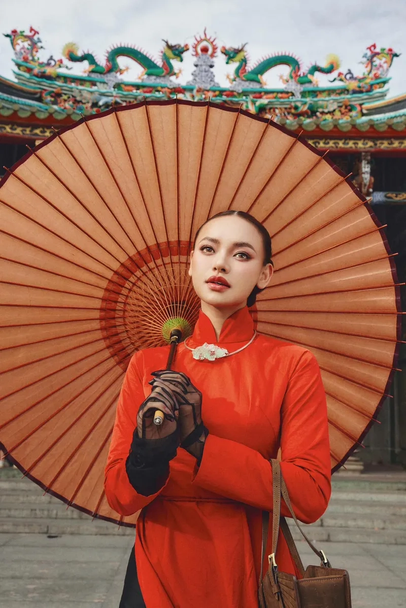 Mai Ngô Miss Grand tỏa sáng qua ảnh đấu trường nhan sắc