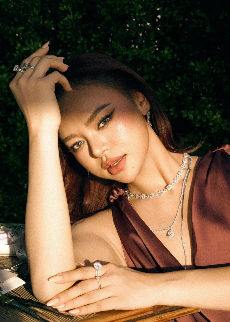 Mai Ngô sửa mũi rạng rỡ qua ảnh diện mạo mới hoàn hảo