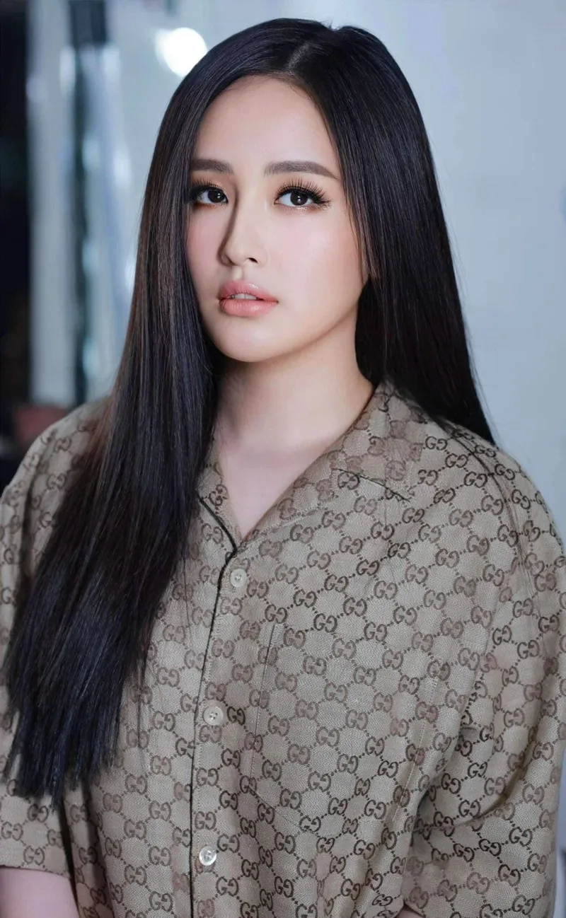 Ngắm hình ảnh Mai Phương Thúy đẹp mê hồn qua các shoot ảnh