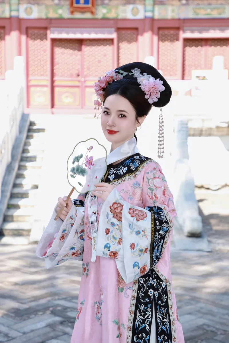 Midu Midu luôn gây sốt với nhan sắc và tài năng vượt trội