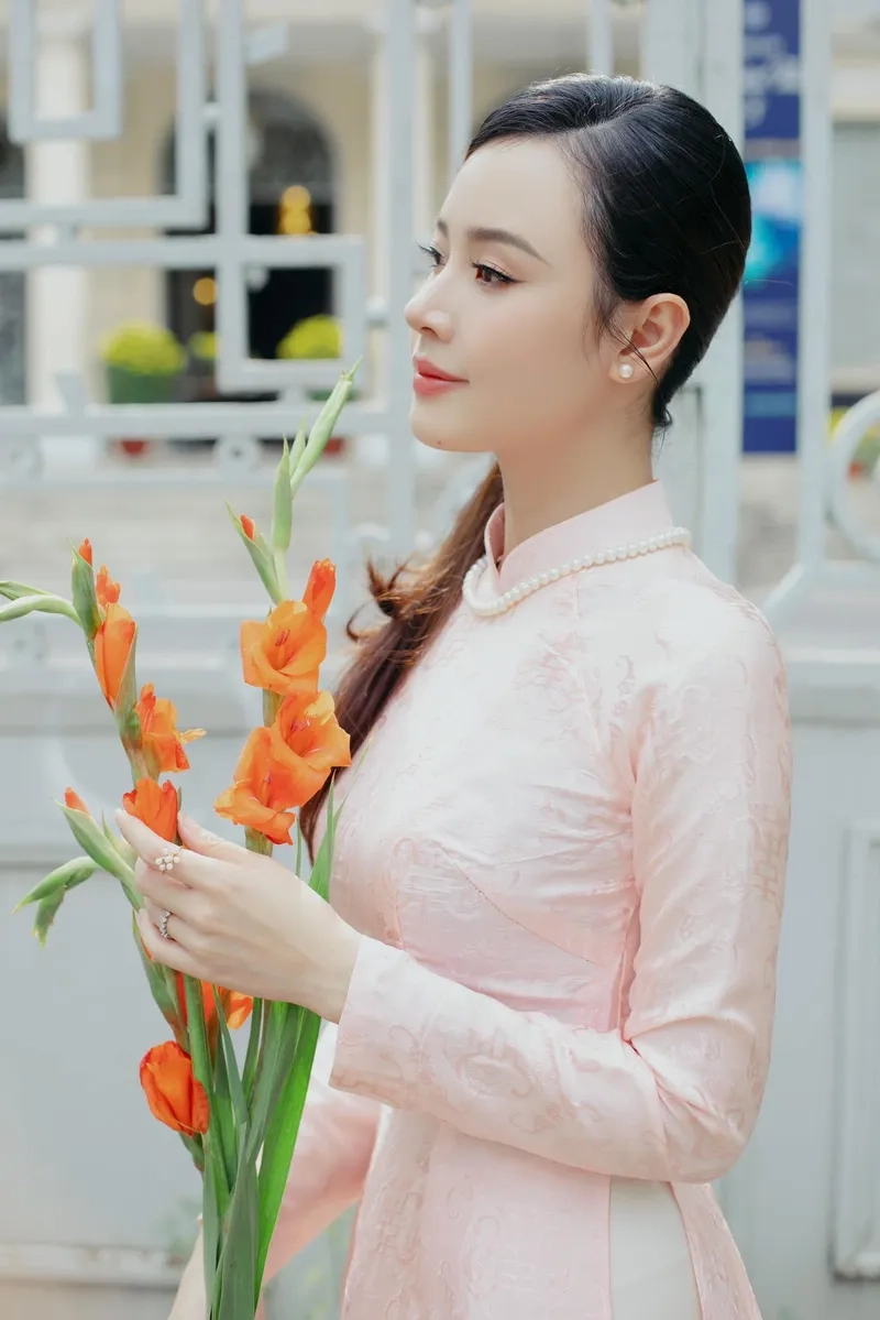 Midu tuổi 35 vẫn giữ được vẻ đẹp và sức hút không phai