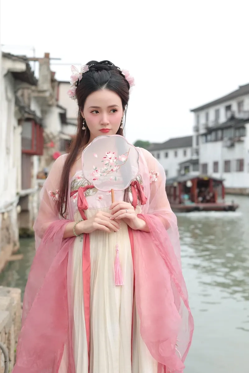 Midu quê ở đâu? Nàng hot girl sinh ra tại TP.HCM