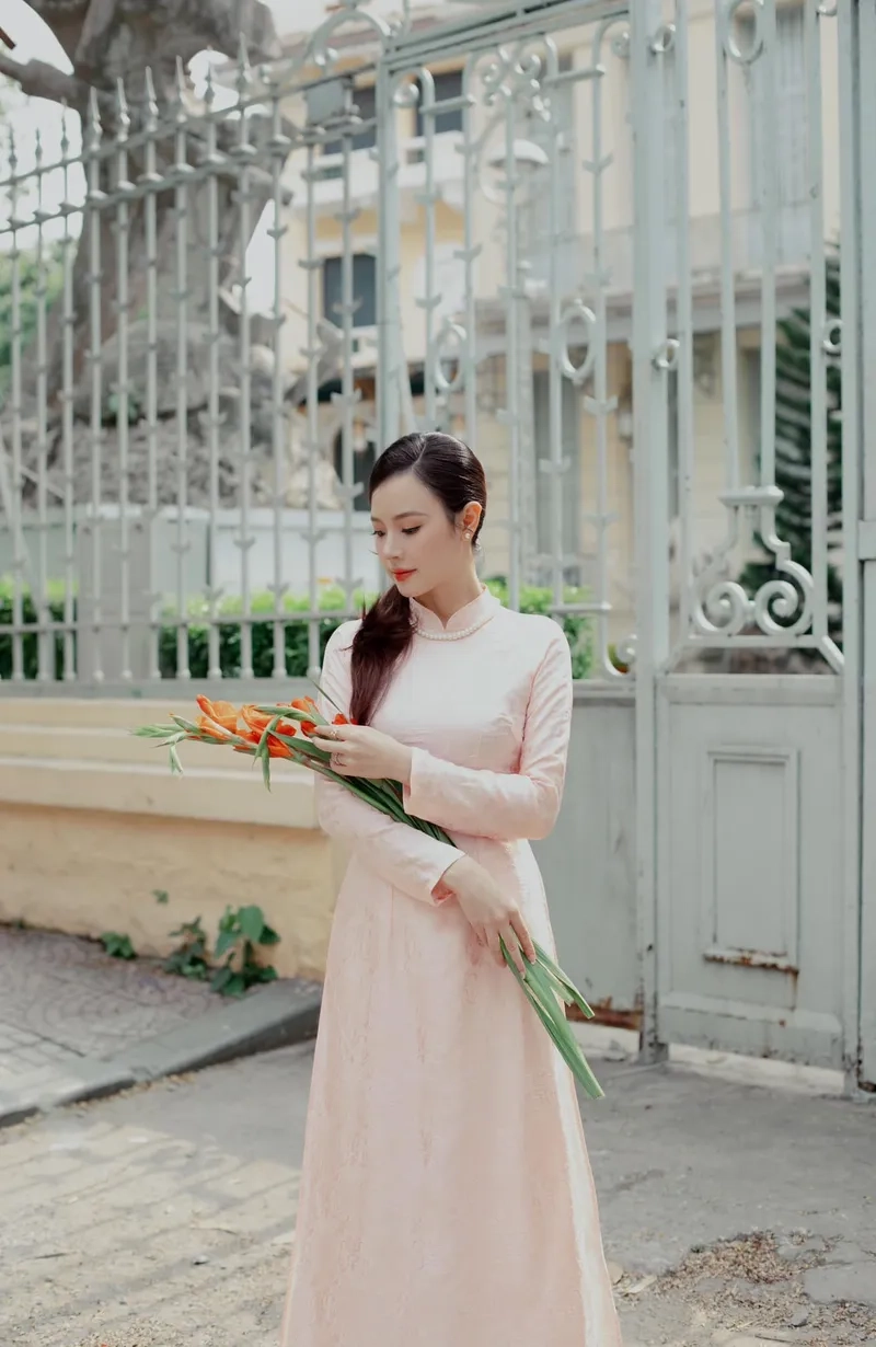 Midu Instagram tràn ngập ảnh thời trang và cuộc sống sang chảnh