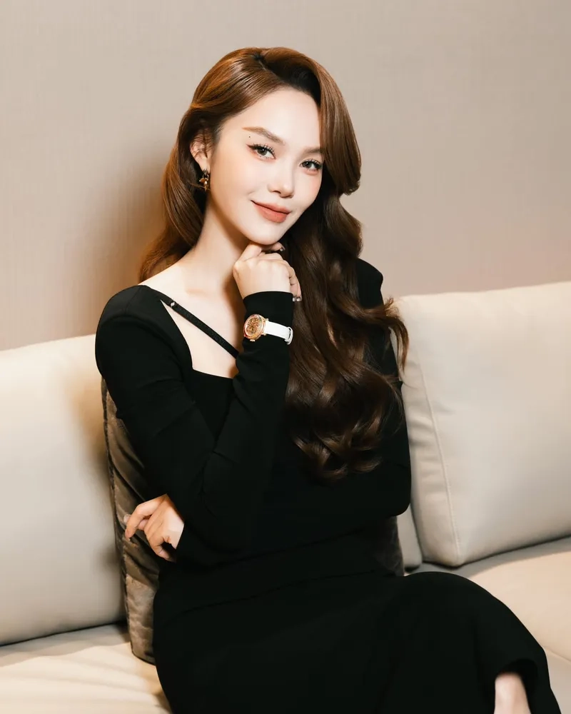 Minh Hằng chị đẹp đạp gió bùng nổ trên sân khấu