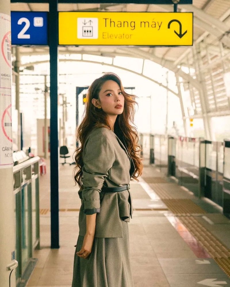 Minh Hằng cao bao nhiêu giúp cô nổi bật trên màn ảnh