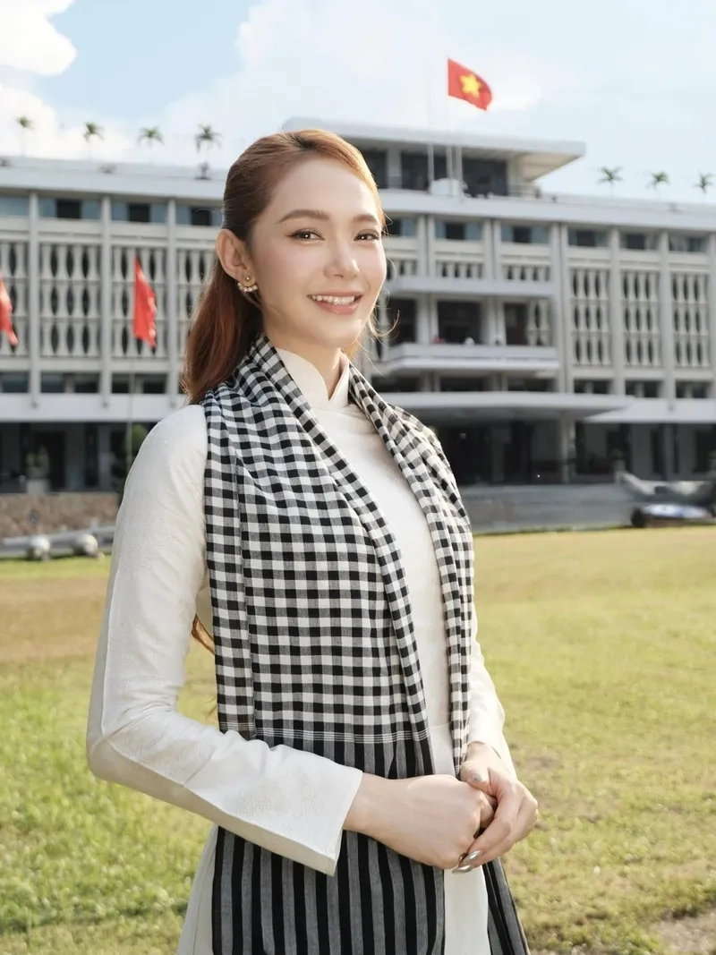 Theo dõi Minh Hằng official để cập nhật tin tức nóng hổi
