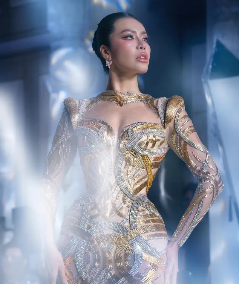 Minh Tú Miss Supranational rực rỡ trong ảnh thi quốc tế