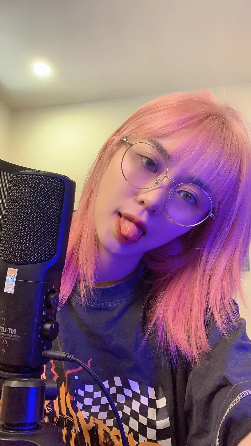 Hình Misthy rực rỡ qua ảnh phong cách gaming độc đáo