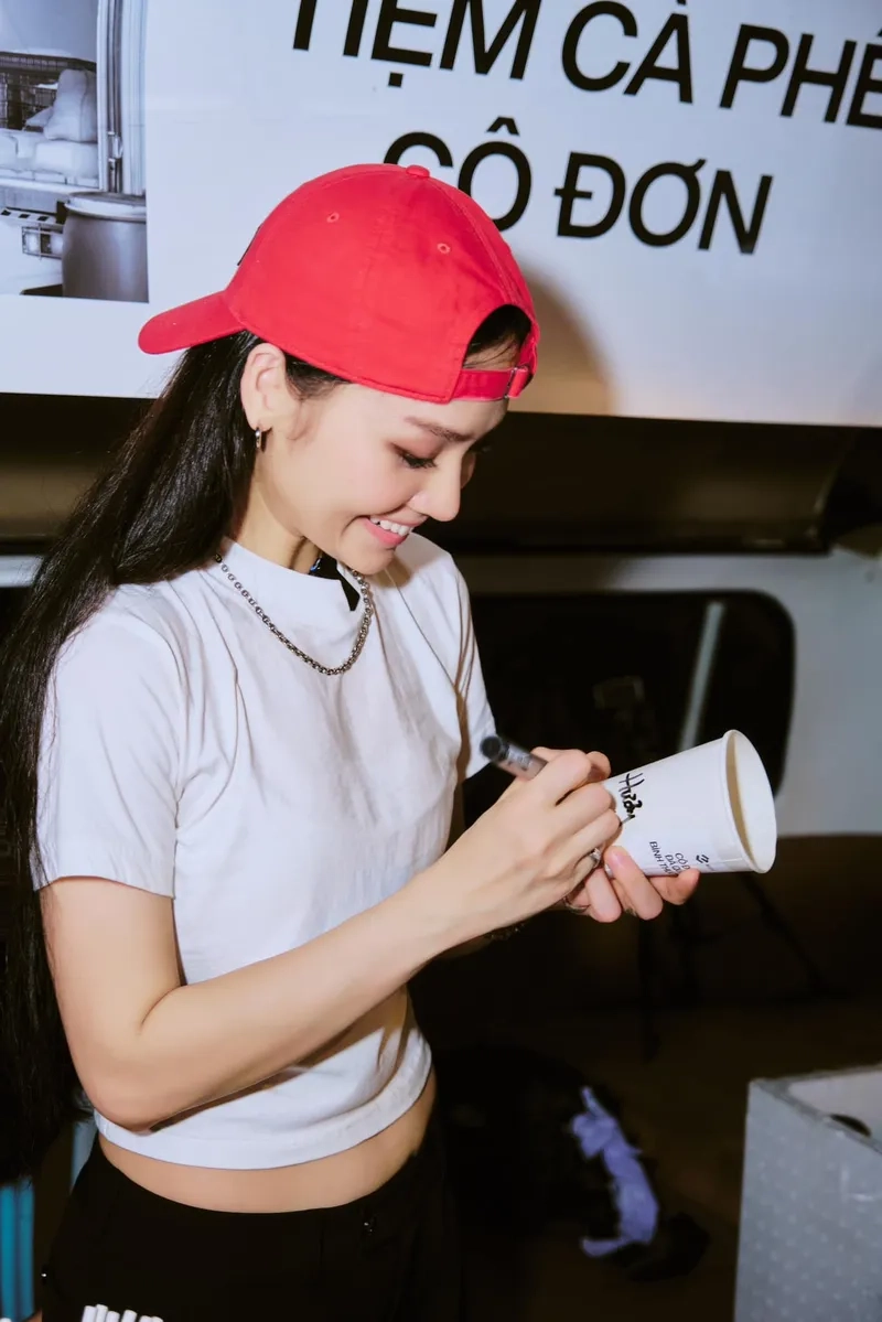 Hát theo lời bài hát Miu Lê yêu anh beat qua ảnh đẹp