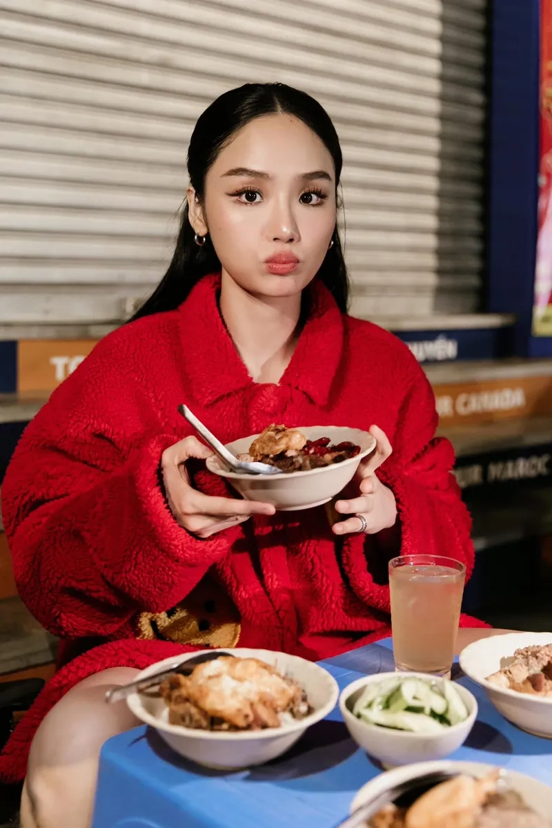 Thưởng thức bài hát của Miu Lê qua ảnh biểu diễn
