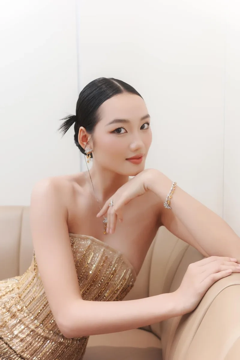 Á hậu Nguyễn Quỳnh Anh qua ảnh sự kiện lộng lẫy