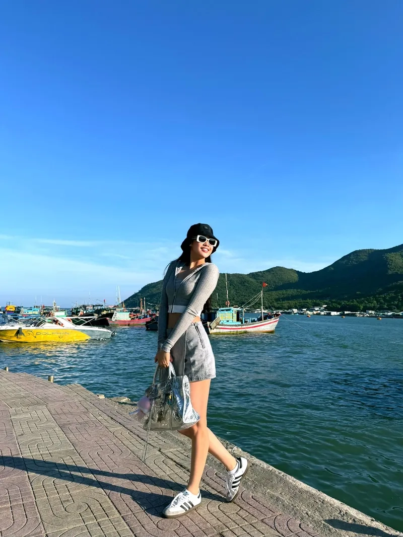 Nguyễn Trần Khánh Vân ngày/nơi sinh 25/2/1995 tại Sài Gòn