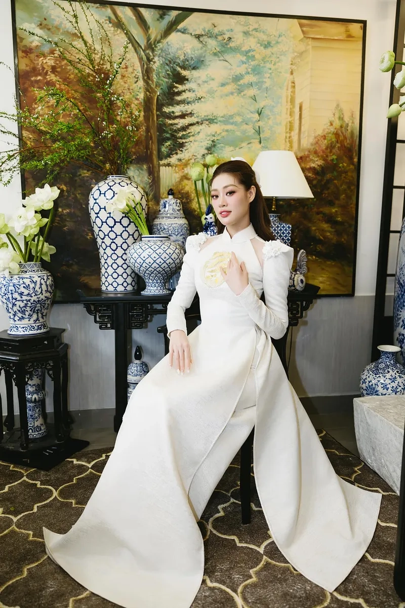 Người đẹp áo dài Nguyễn Trần Khánh Vân biểu tượng nhan sắc Việt