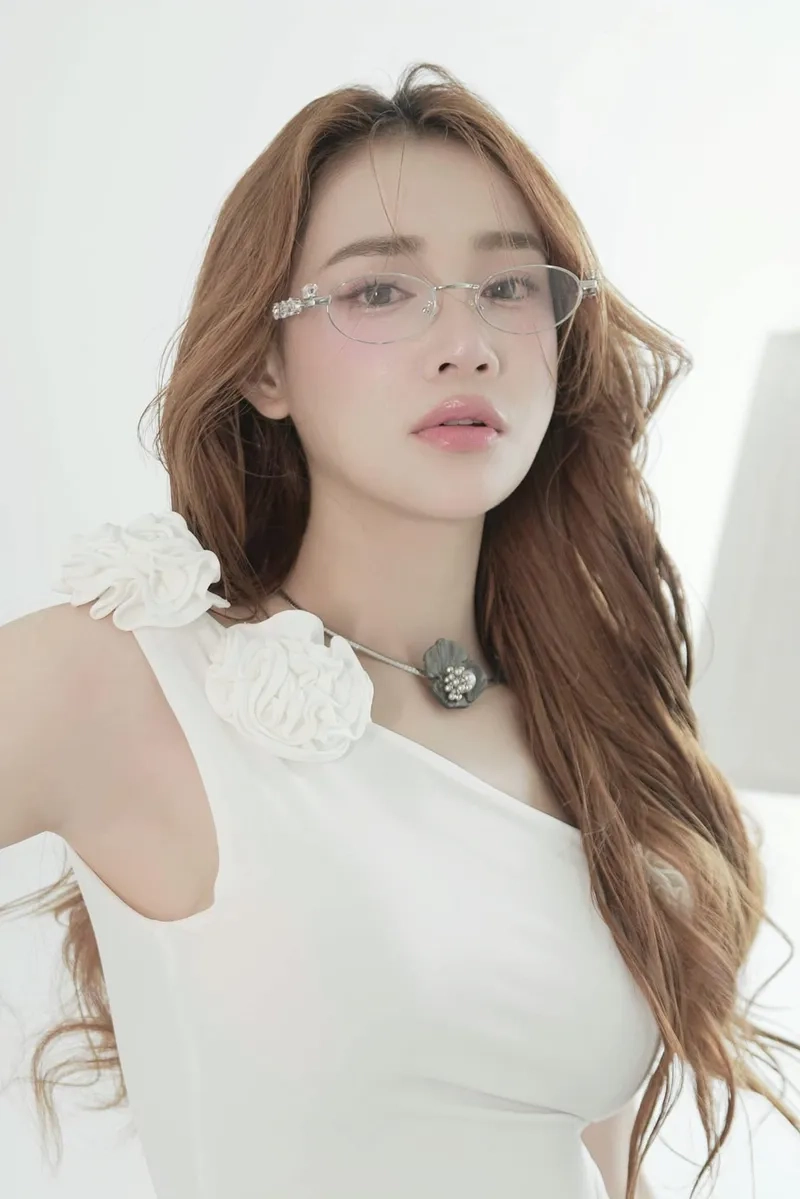 Nhã Phương tuổi bao nhiêu mà vẫn trẻ trung thế