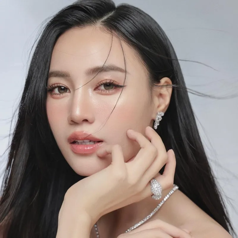 Xem ảnh Ninh Dương Lan Ngọc rạng rỡ trong phim mới