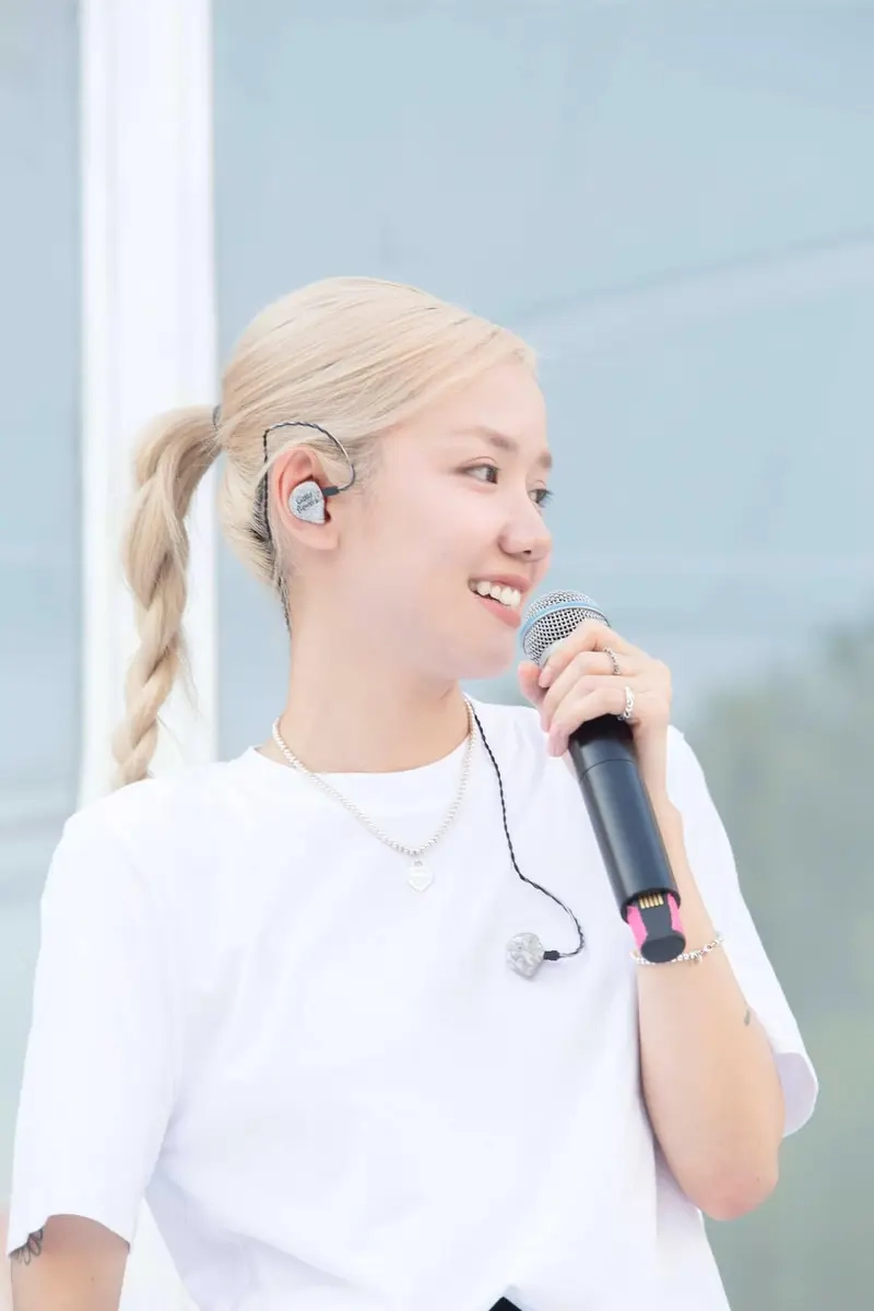 Phương Ly biệt karaoke và phiên bản hát theo đầy cảm hứng