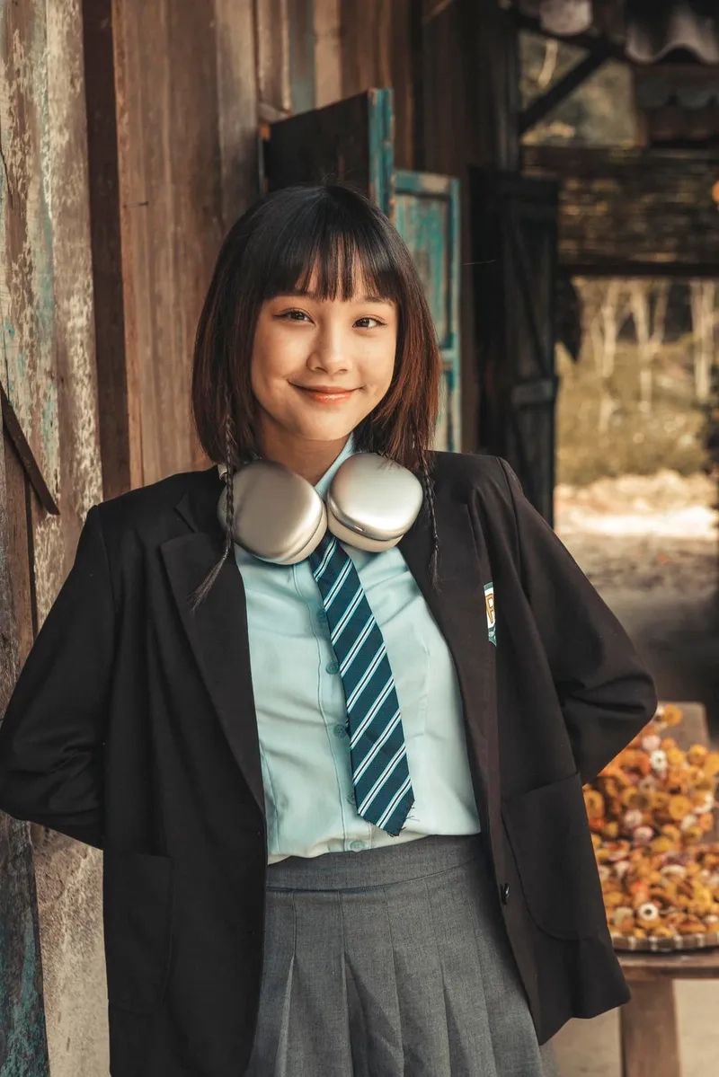 Thu Hà Ceri Đi giữa trời rực rỡ khoe ảnh vai Pu ấn tượng