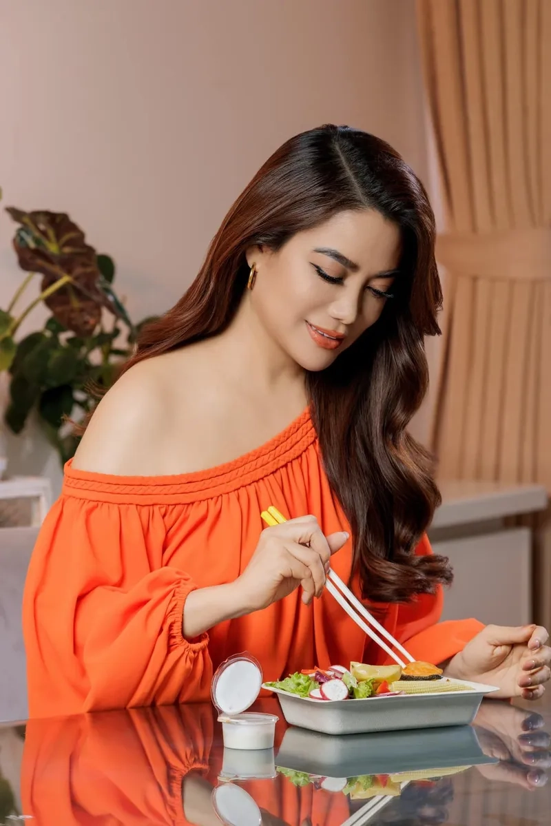 Trương Ngọc Ánh tuổi 49 vẫn giữ được nhan sắc rạng ngời