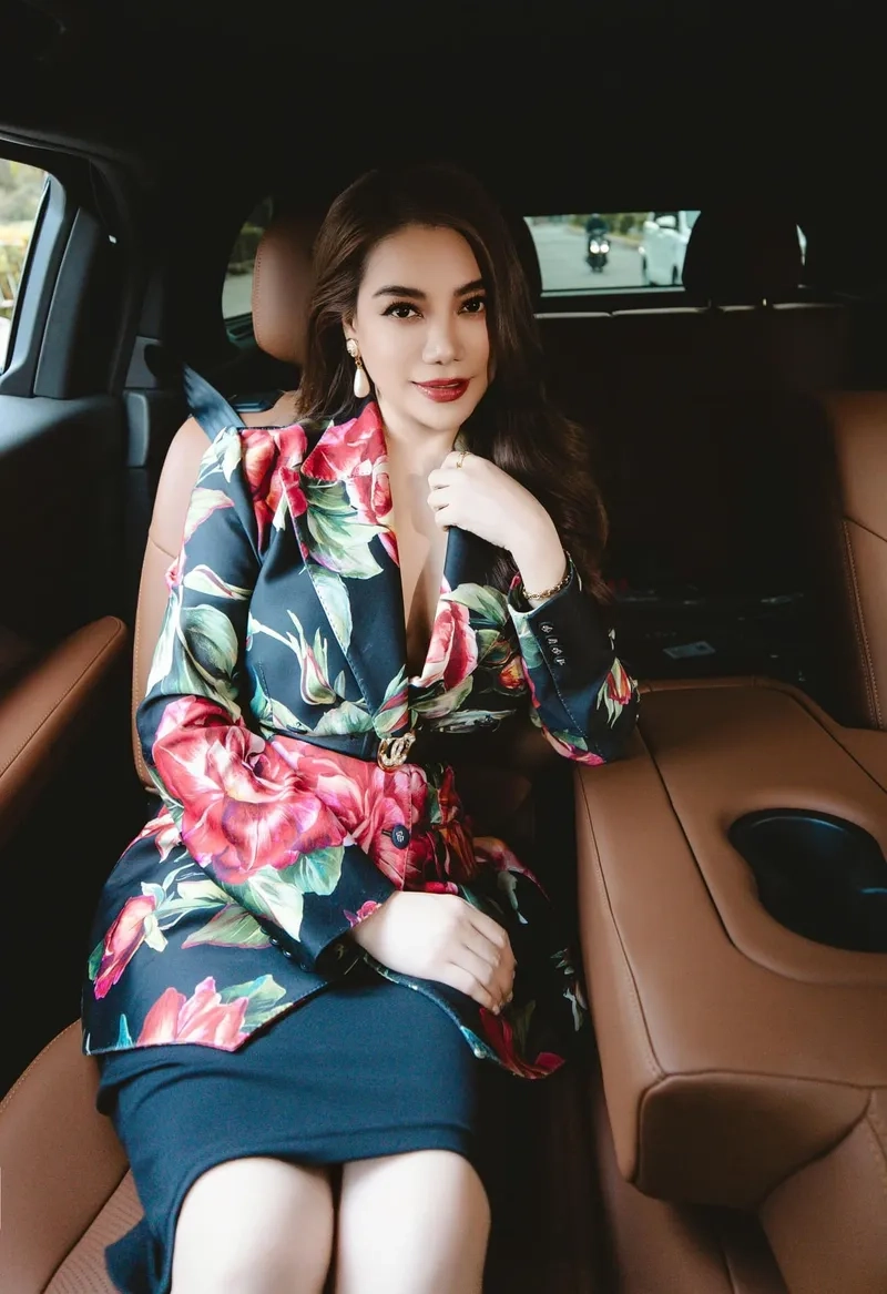 Trương Ngọc Ánh Instagram tràn ngập ảnh thời trang và cuộc sống