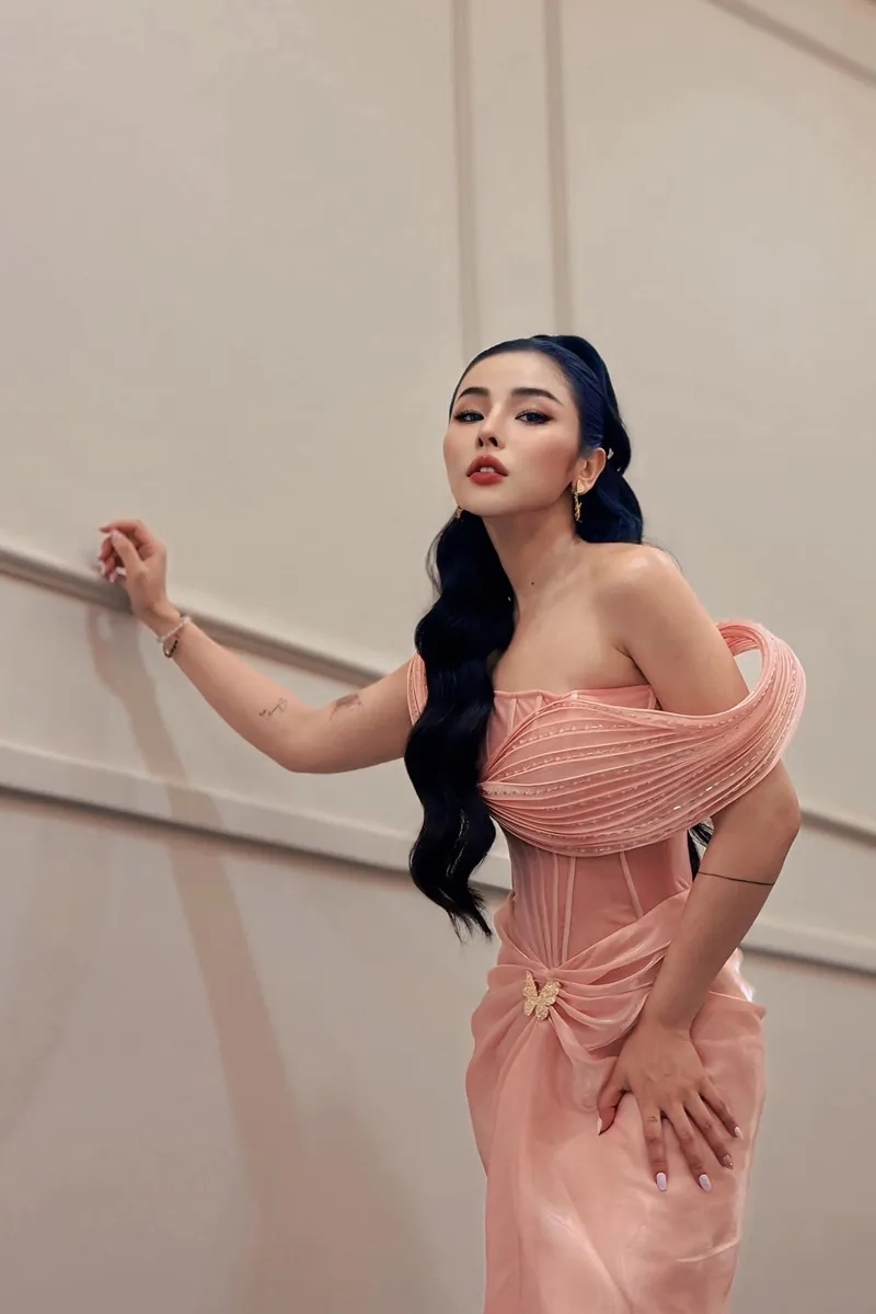 Hát theo có con cá cắn câu lyrics Trương Thảo Nhi qua ảnh