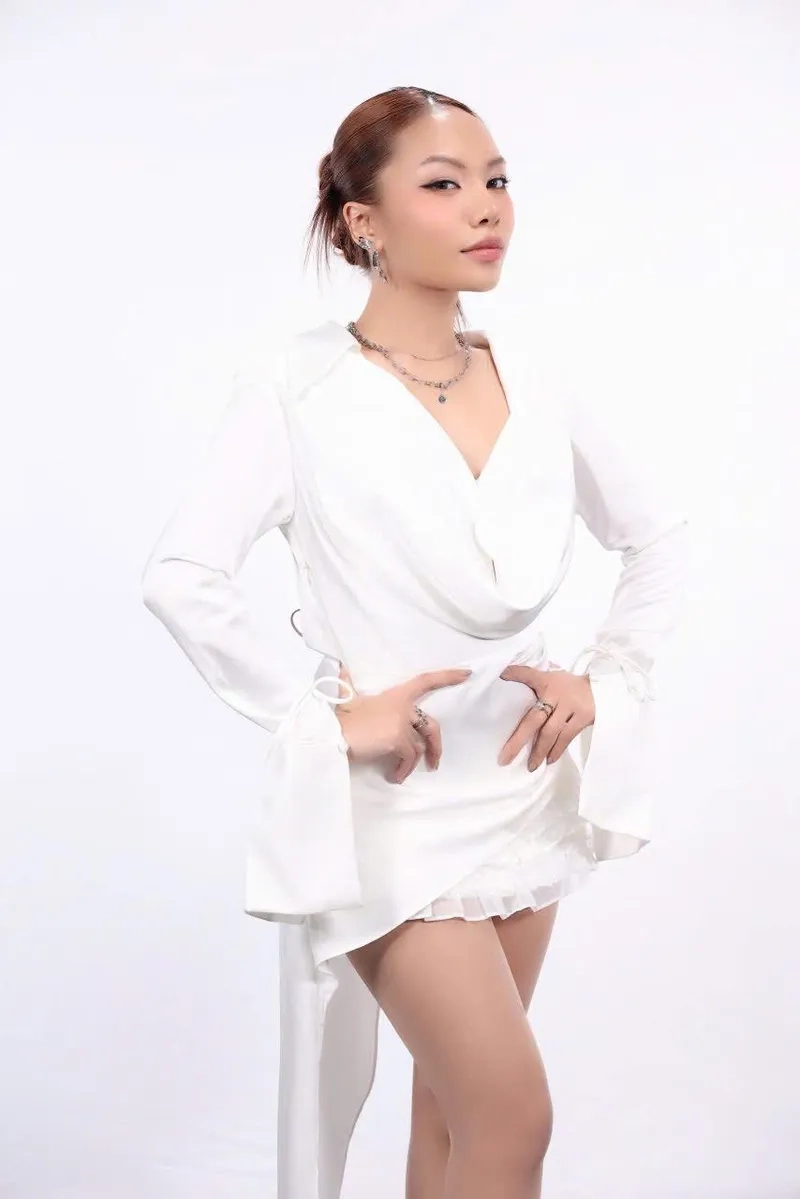 Người Ấy Là Ai Vũ Thảo My cuốn hút qua ảnh sân khấu